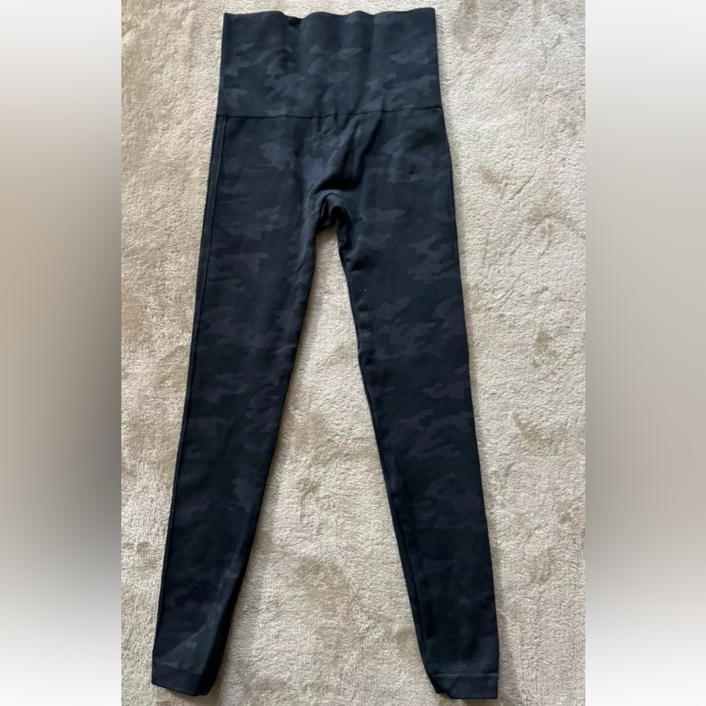 Spanx Womens Black/Green Camo Leggings Mid Rise Size Small - Picture 1 of 9